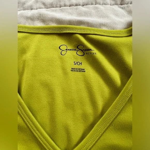 Jessica Simpson Active Ruched Crop Top - Picture 3 of 8